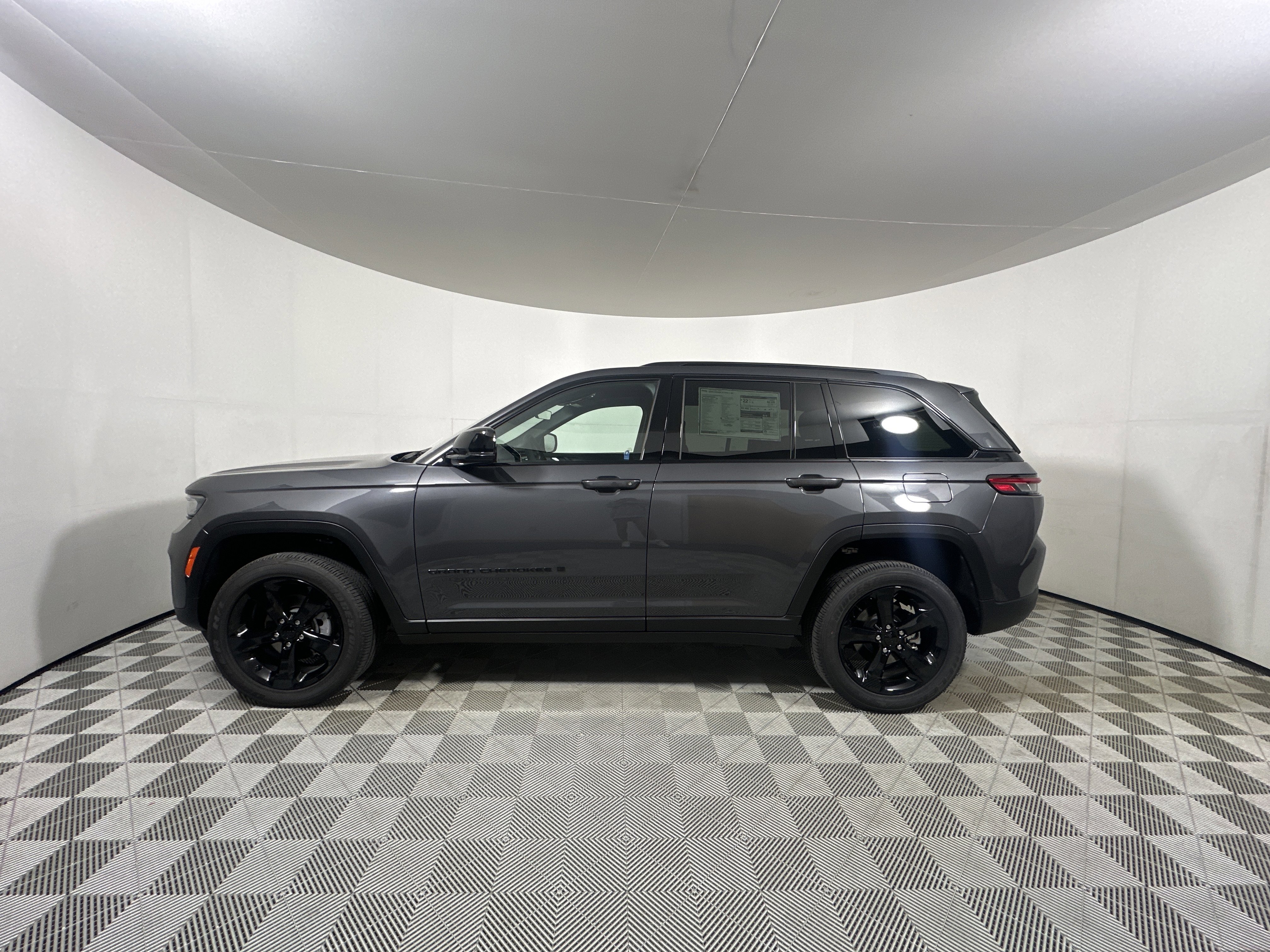 2025 Jeep Grand Cherokee Altitude - Photo 4