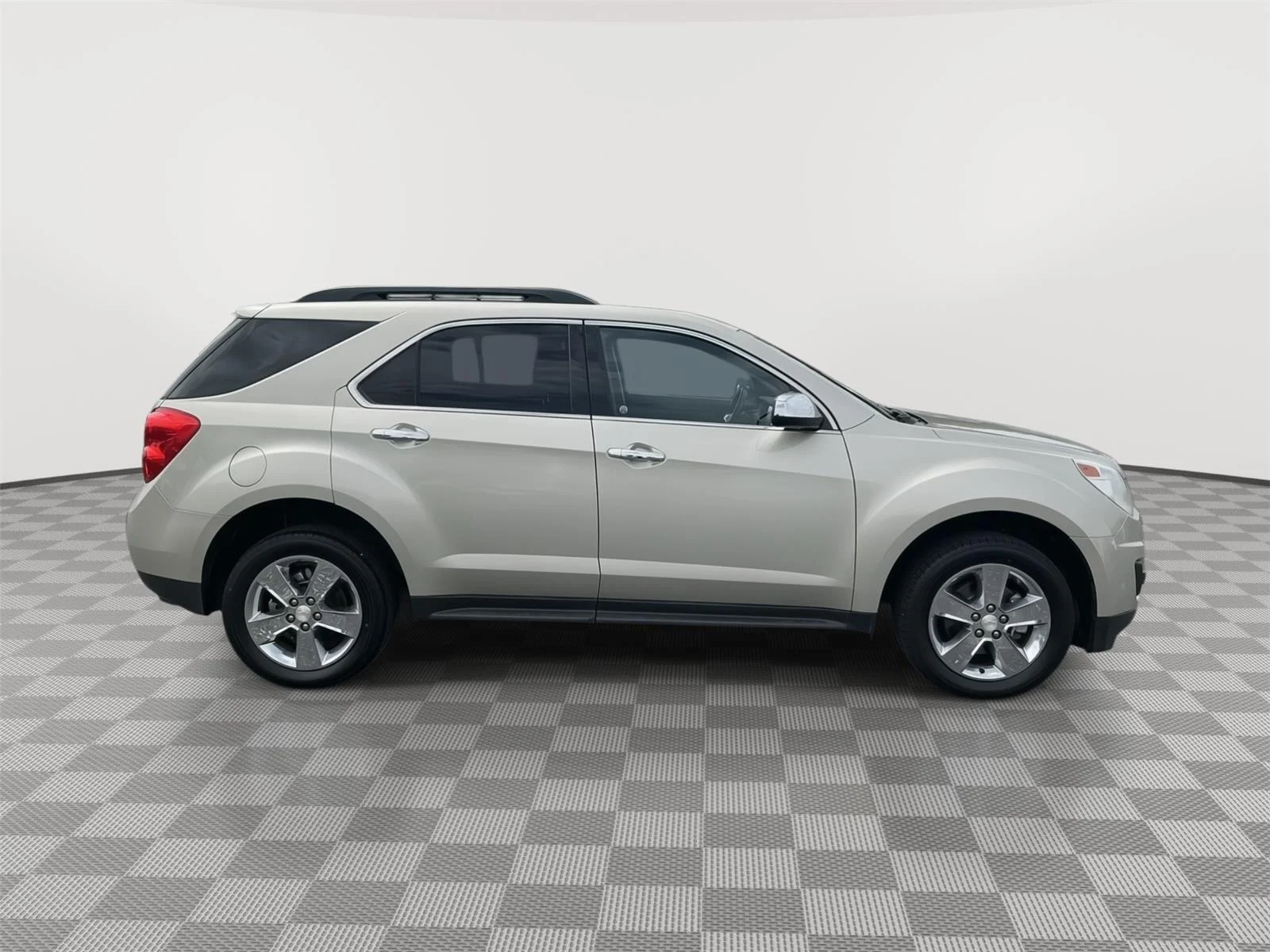Used 2015 Champagne Silver Metallic Chevrolet LT image 22