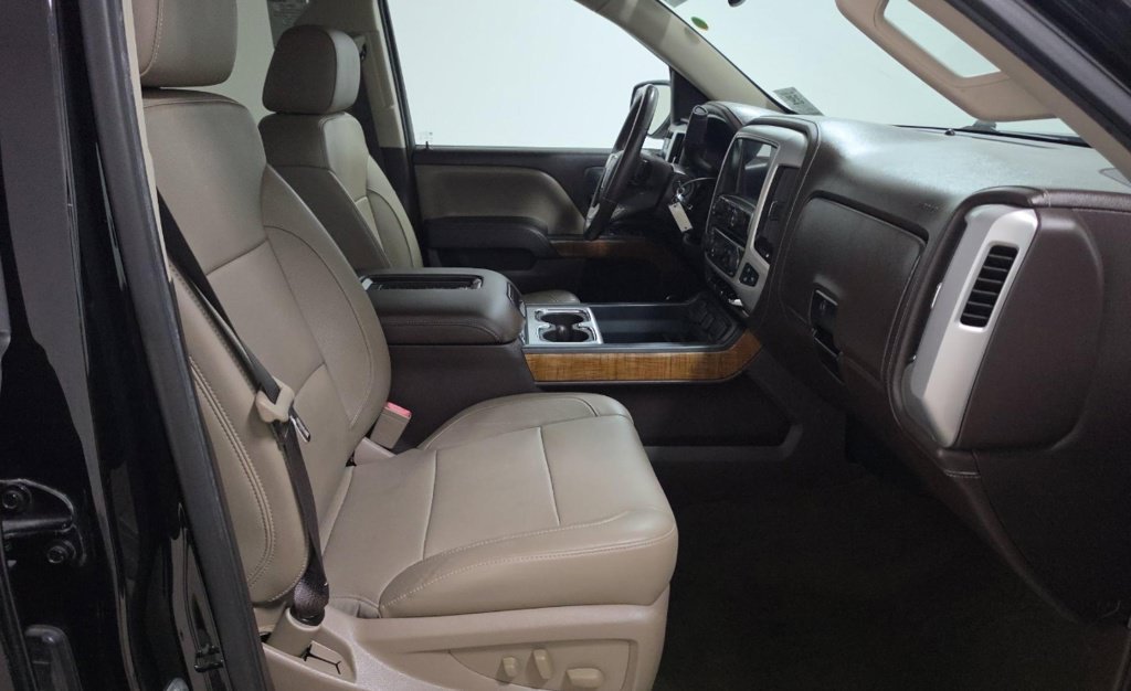 Used 2017 Black GMC SLT image 10
