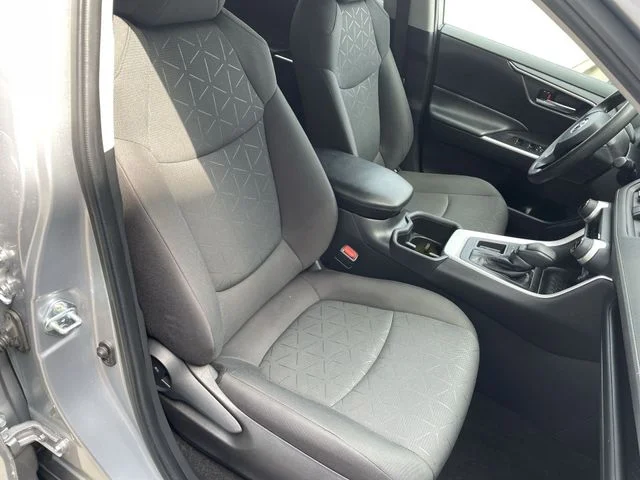 2024 Toyota RAV4 XLE - Photo 40