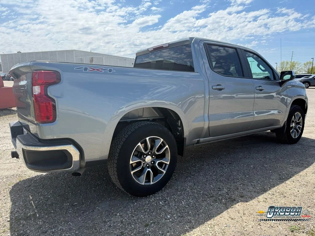 Used 2023 Gray Chevrolet LT image 3