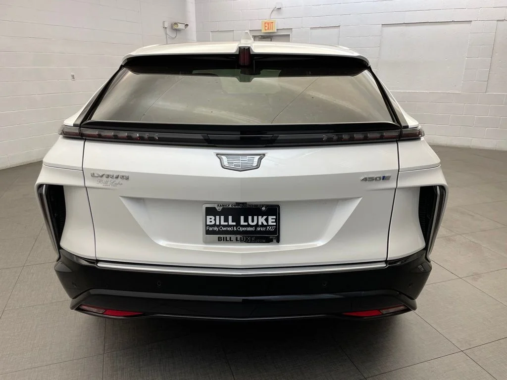 Used 2024 White Cadillac Luxury image 9