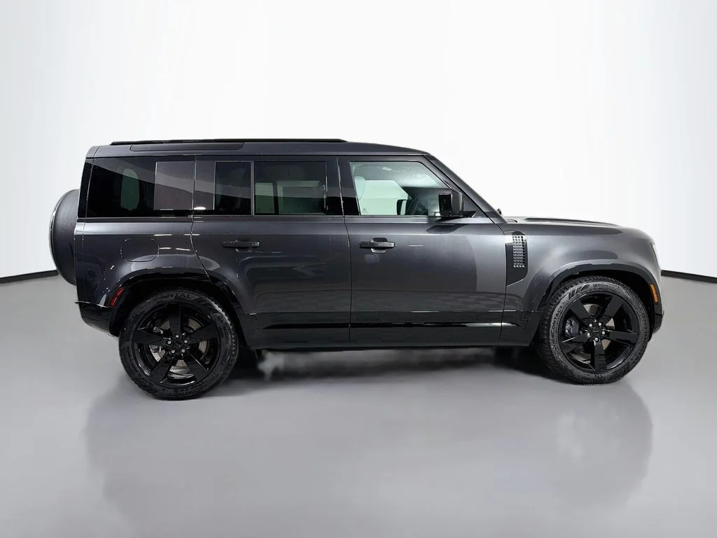 New 2026 Carpathian Grey Land Rover X-Dynamic SE image 4