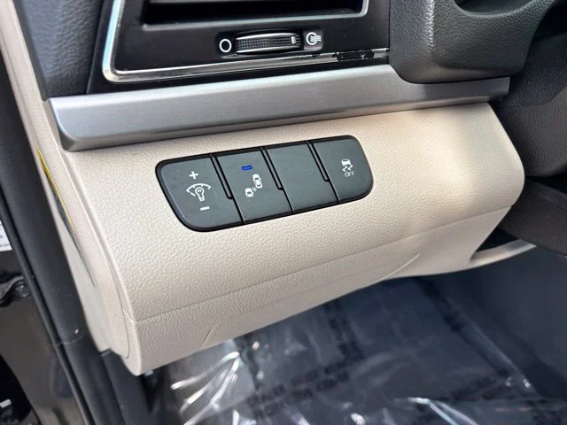 Used 2018 Phantom Black Hyundai Value Edition image 16