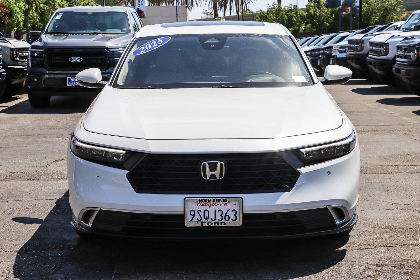 Used 2025 Platinum White Pearl Honda Touring image 2