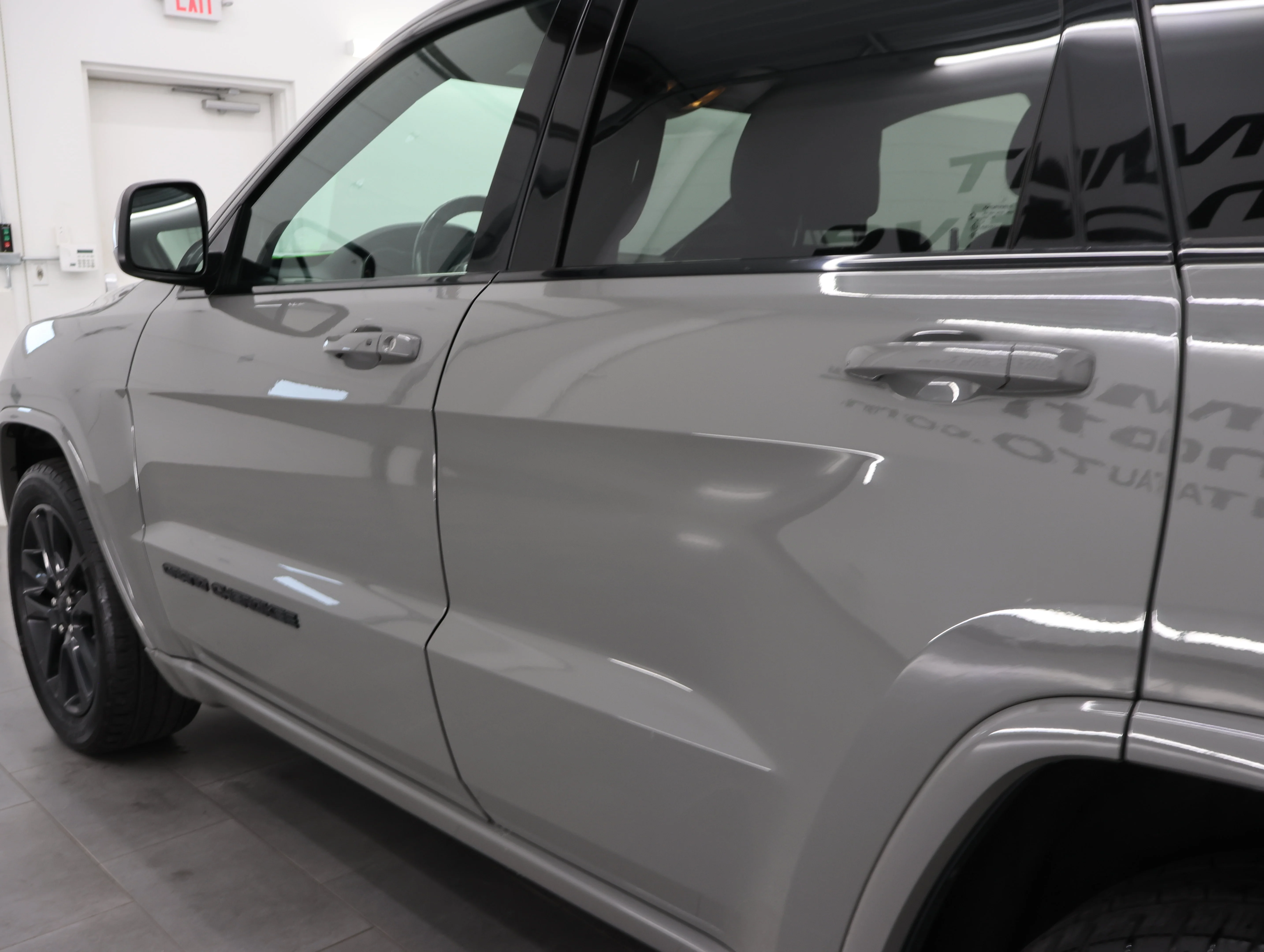 Used 2020 Sting-Gray Clearcoat Jeep Altitude image 33