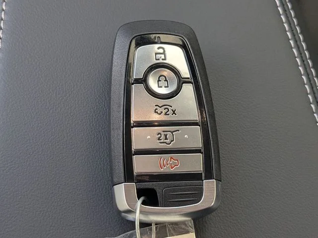 New 2026 Glacier Gray Metallic Tri-coat Ford Select image 28