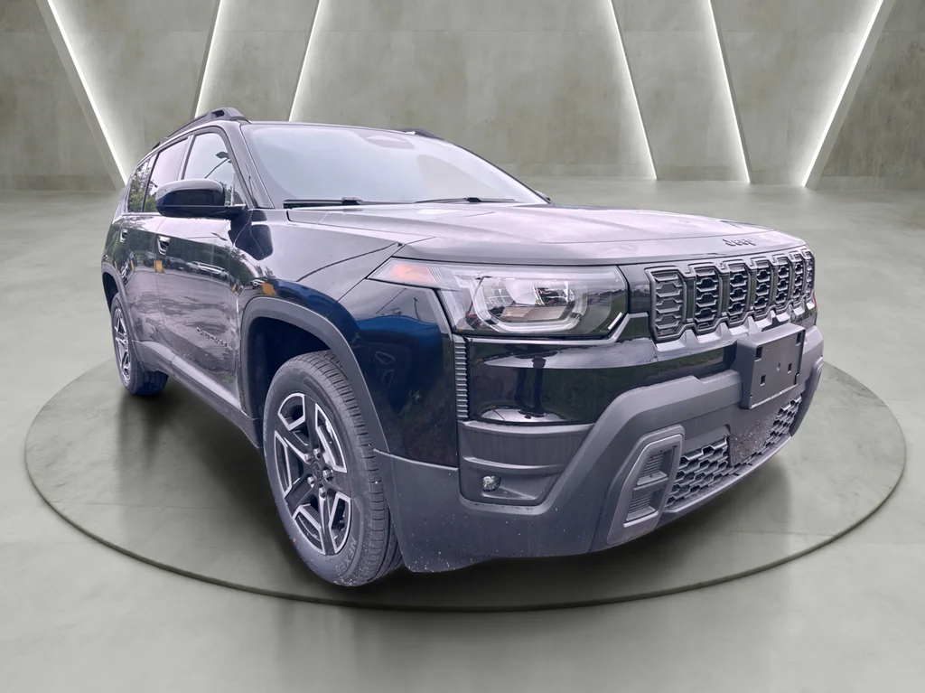 New 2026 Diamond Black Crystal Pearl-Coat Exterior Paint Jeep Laredo image 1
