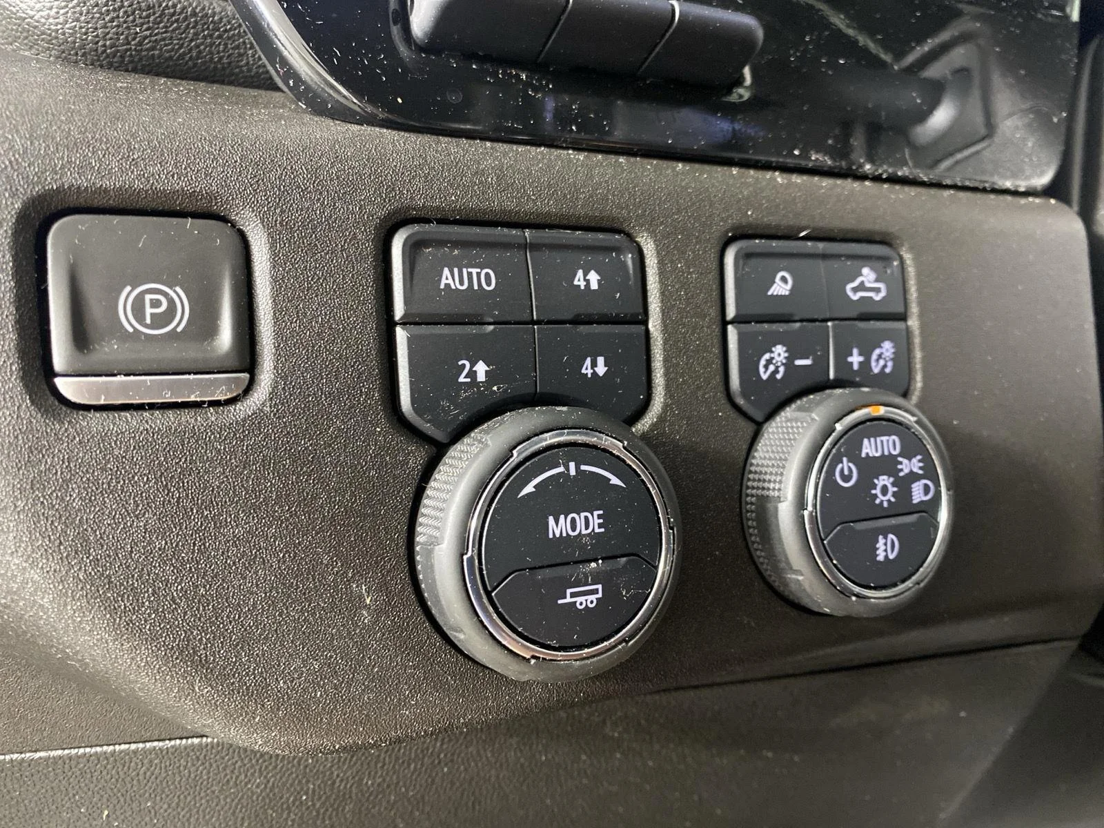 Used 2023 Iridescent Pearl Tricoat Chevrolet High Country image 13