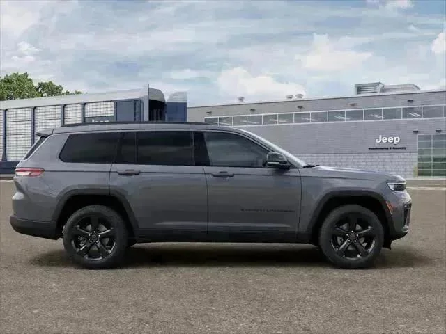 New 2027 Sting-Gray Clear-Coat Paint Jeep Limited image 12
