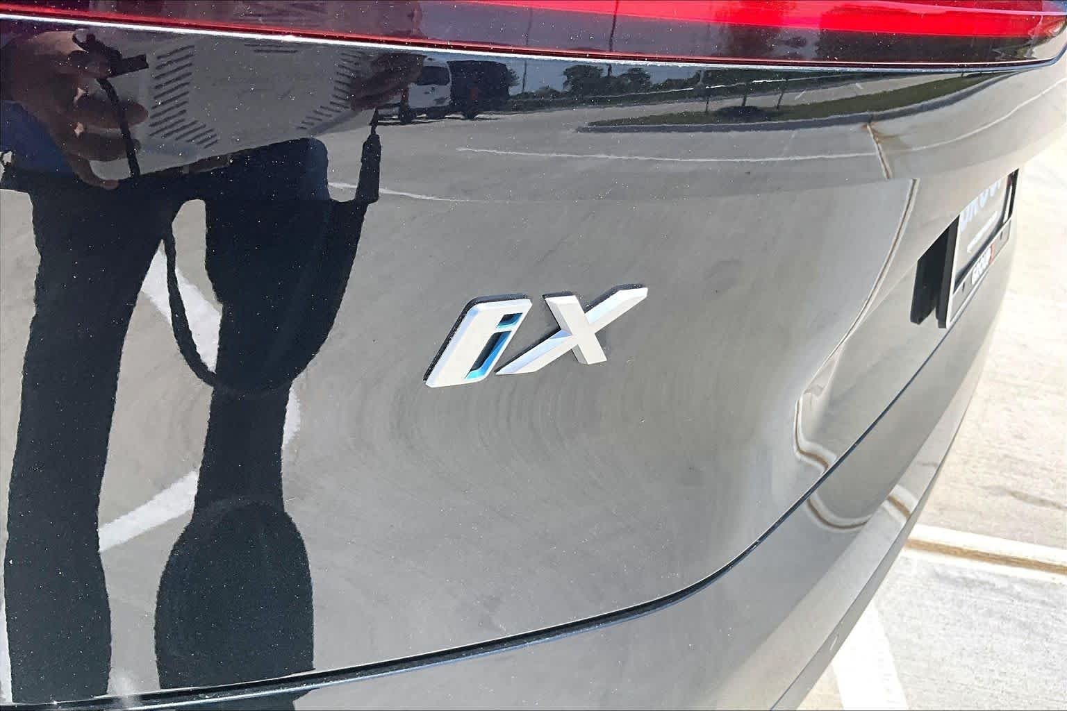 Used 2024 Black Sapphire Metallic BMW xDrive50 image 29