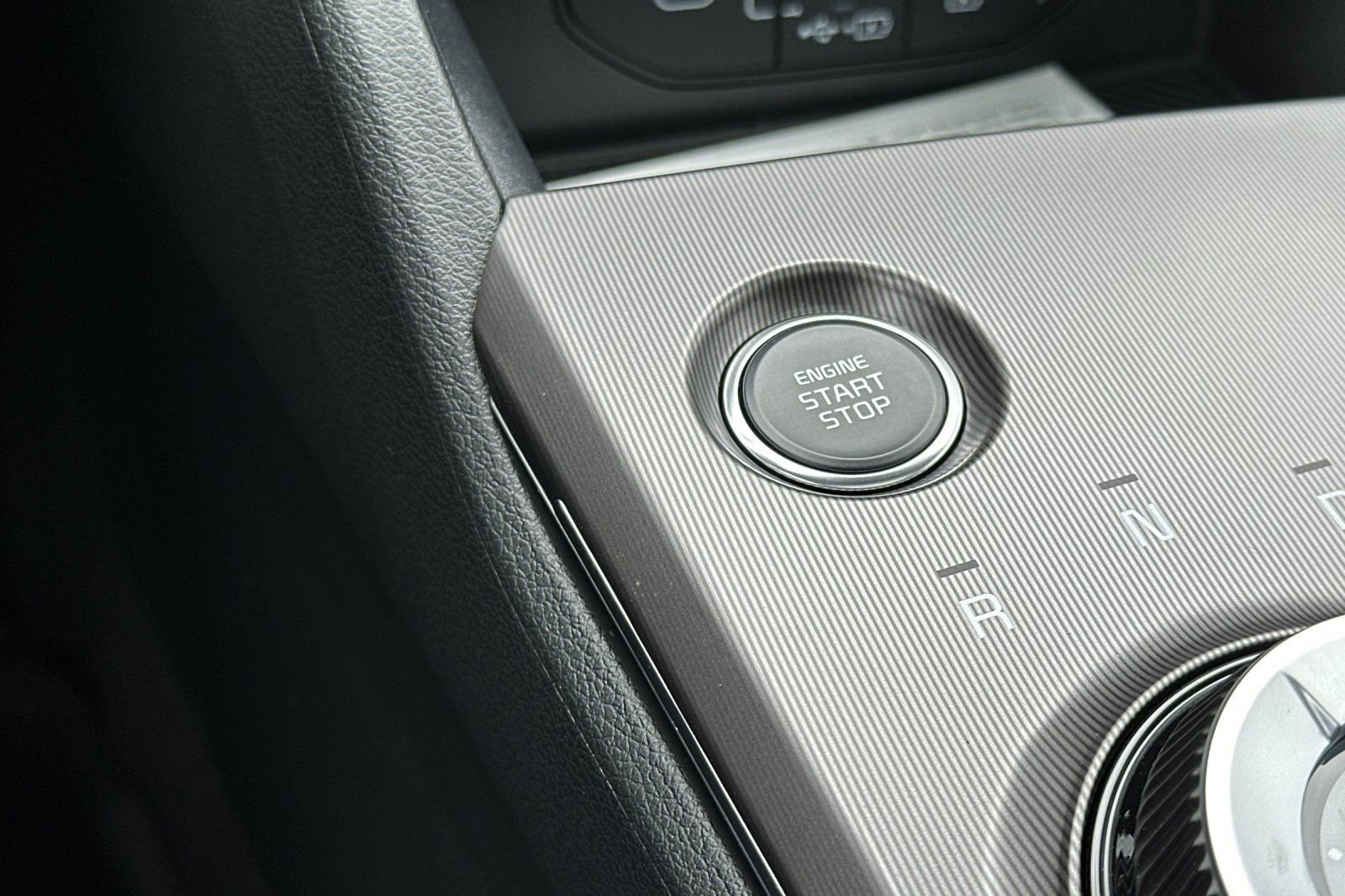 New 2026 Snow White Pearl Kia EX image 18