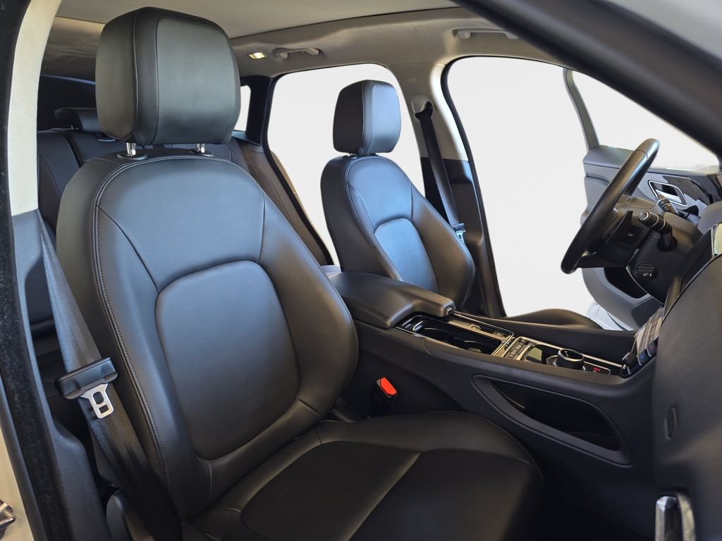 Used 2020  Jaguar 25t image 12