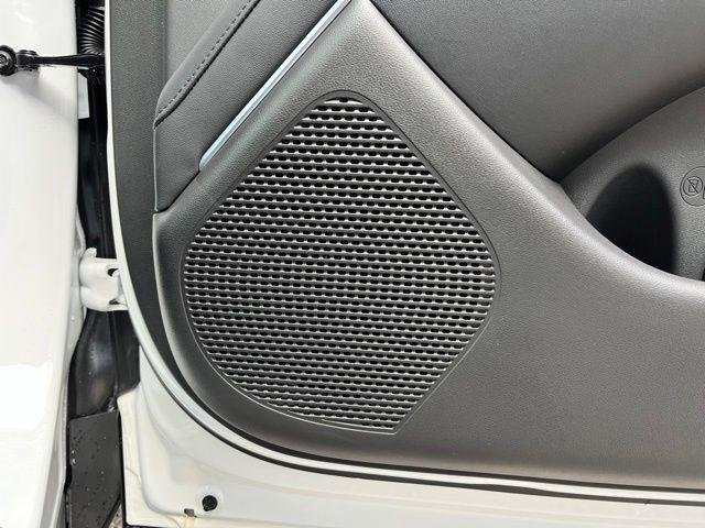 New 2026 White Hyundai SEL FWD image 25