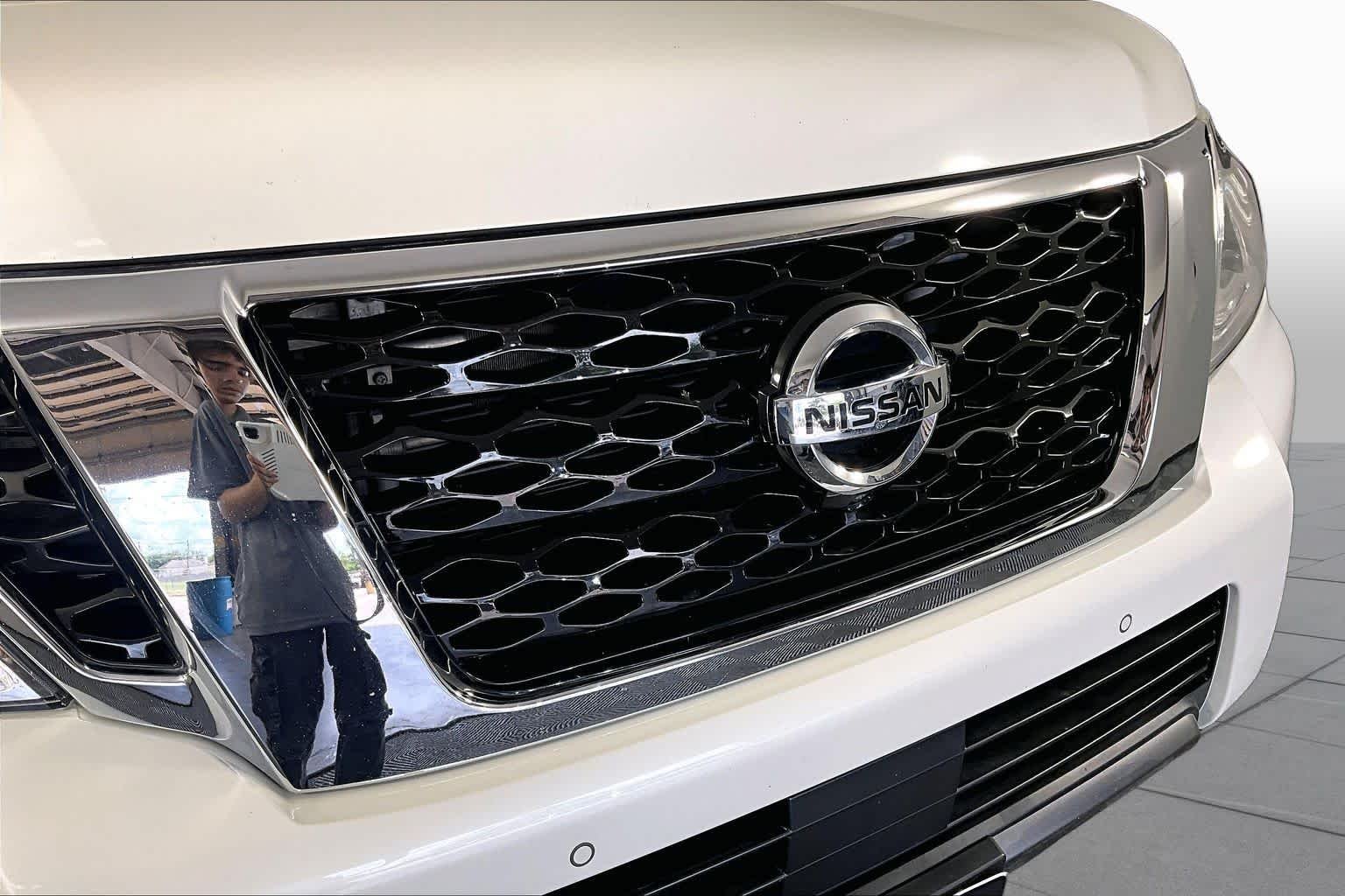 Used 2020 Pearl White Tricoat Nissan Platinum image 27