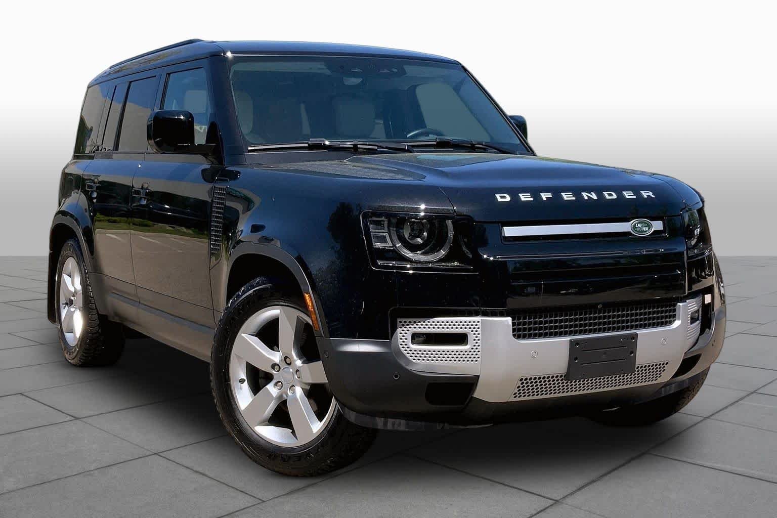 Used 2025 Santorini Black Metallic Land Rover S image 3