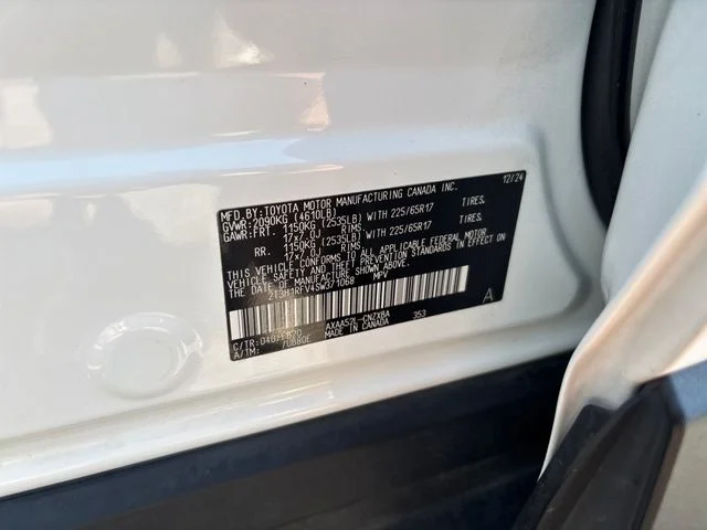 Used 2025 White Toyota LE image 28