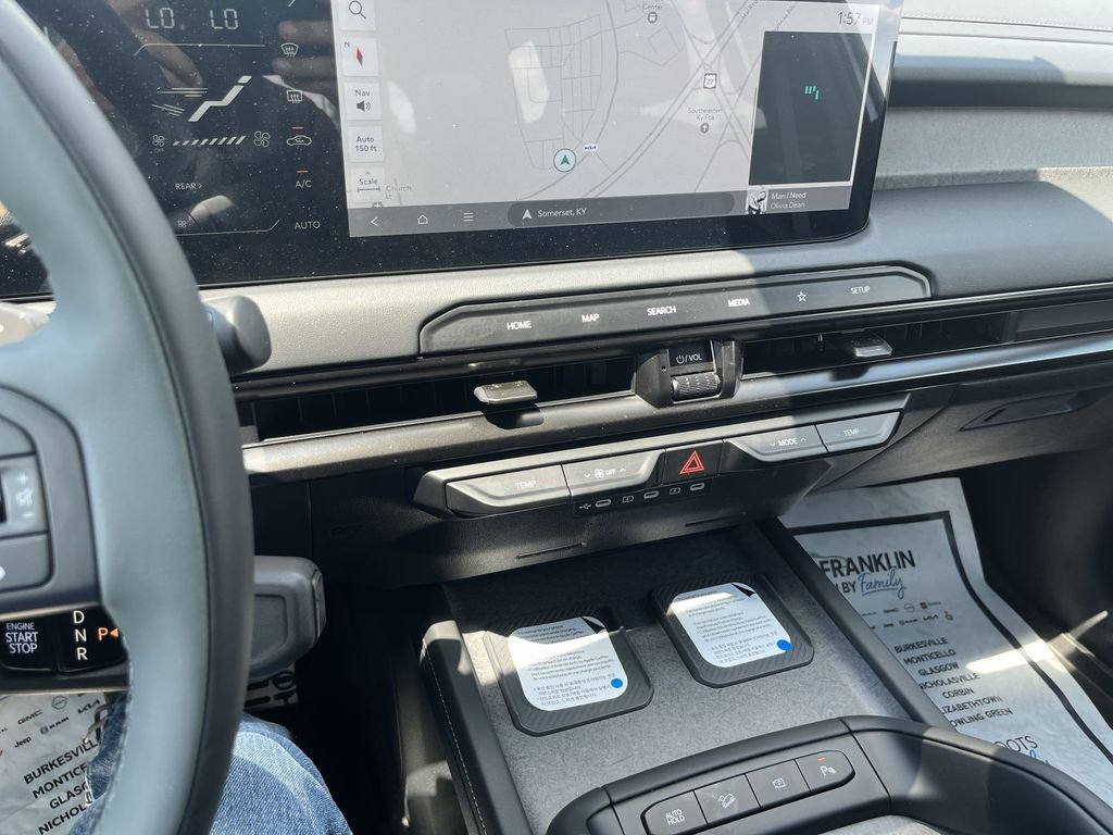 New 2027 Glacial White Pearl Kia X-Line SX image 24