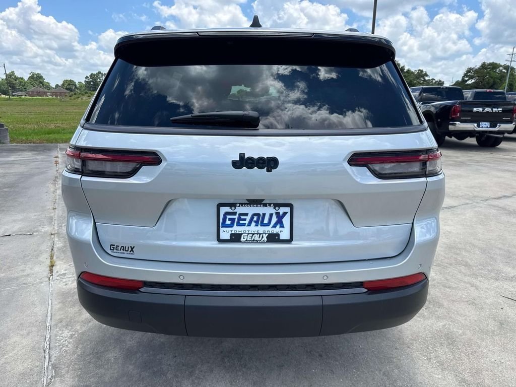 New 2026 Silver Zynith Exterior Paint Jeep Altitude image 14