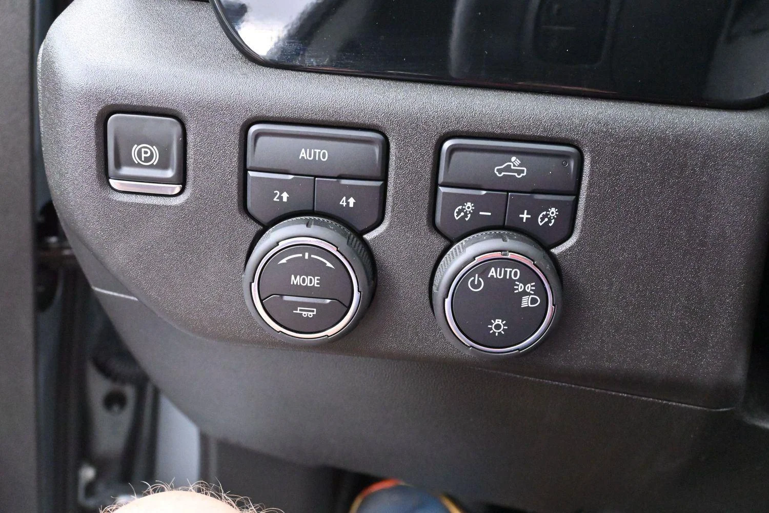 Used 2025 Sterling Gray Metallic Chevrolet LT image 21