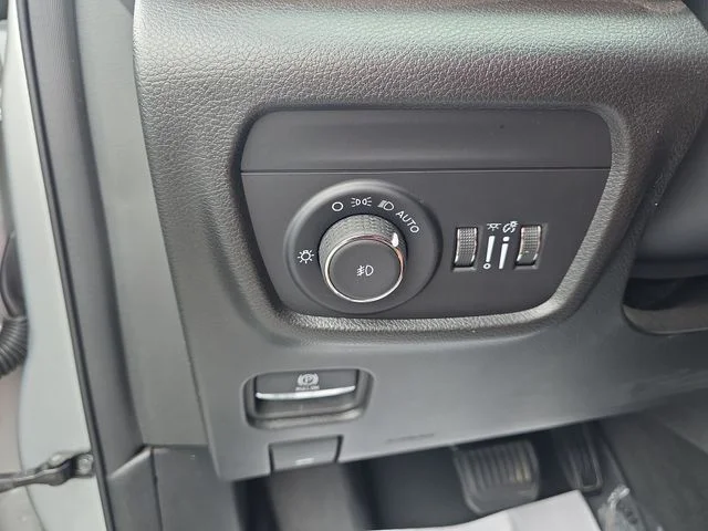 Used 2024 Silver Jeep Overland image 28