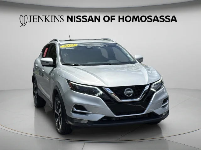 Used 2021 Silver Nissan SL image 2