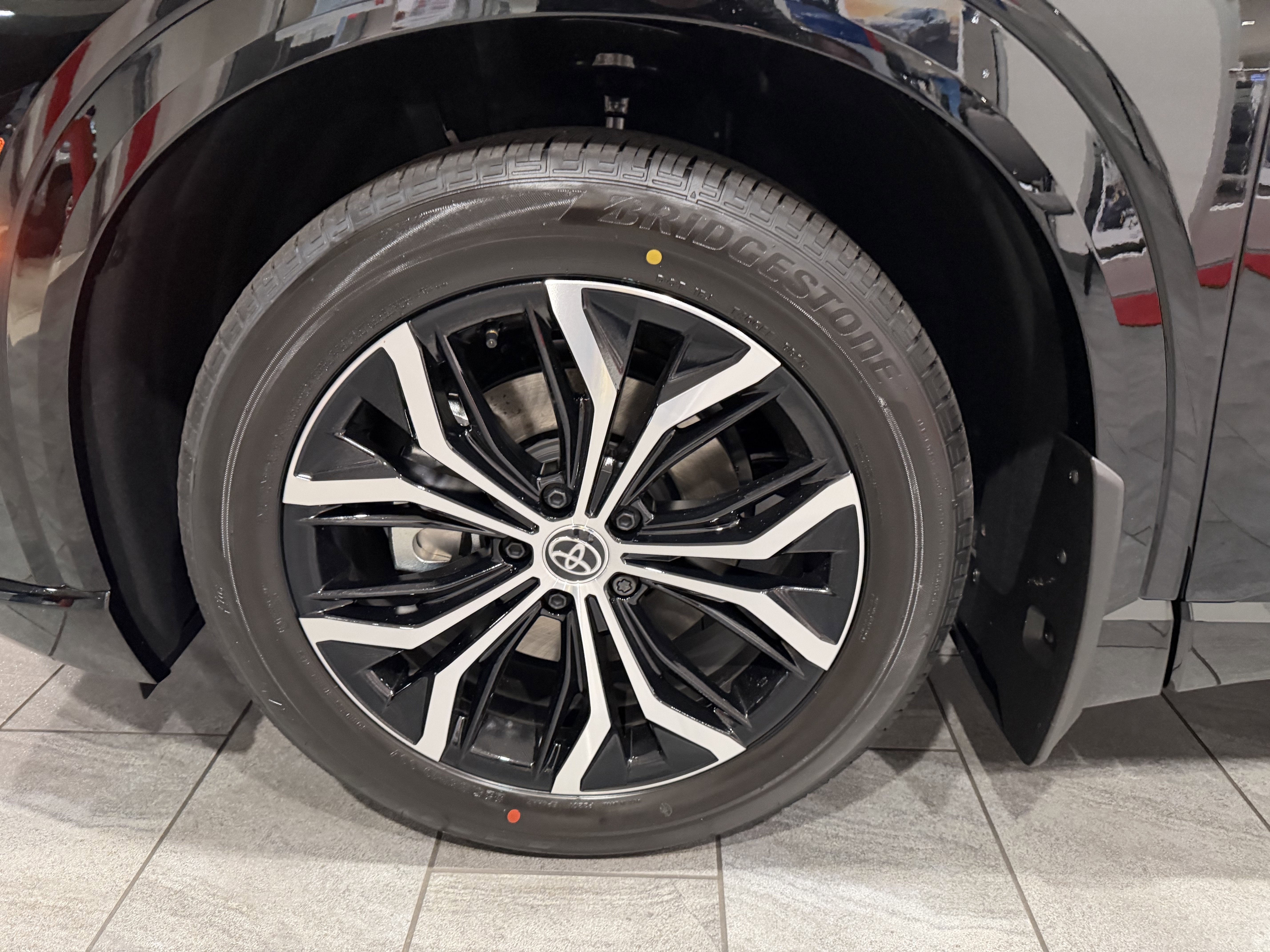 2025 Toyota Crown Signia XLE - Photo 45