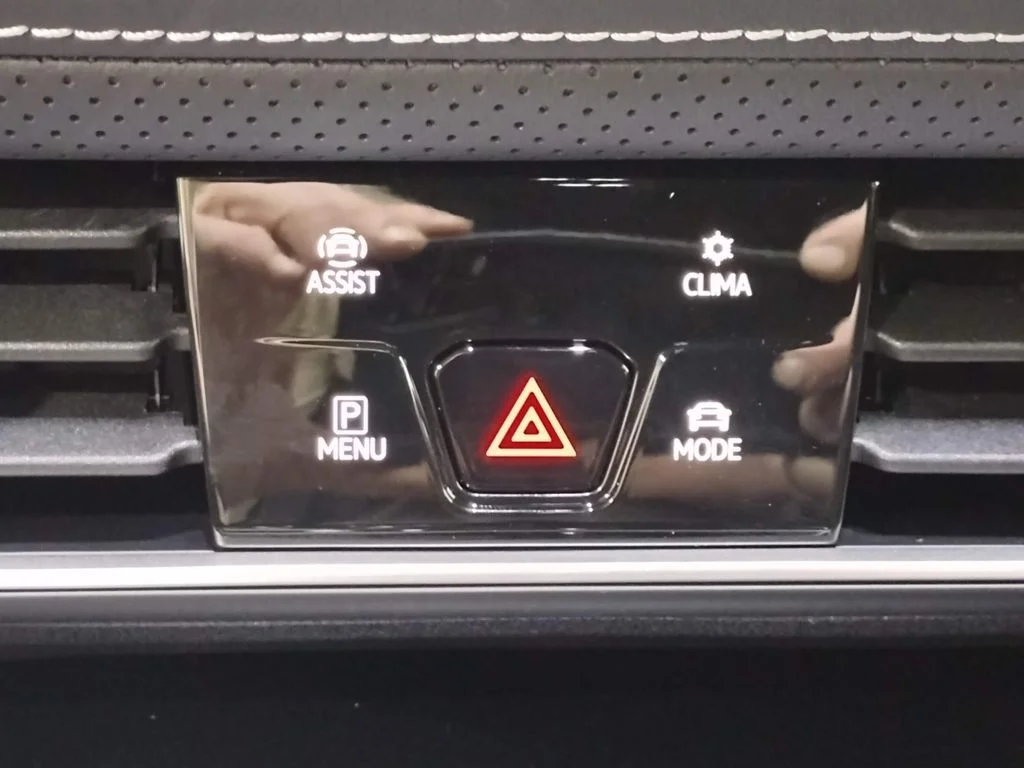 New 2026 Black Volkswagen 2.0T SE w/Technology image 28