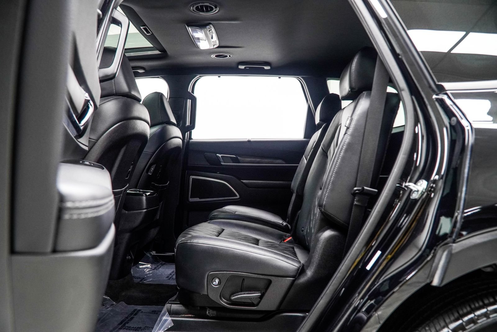 Used 2025 Black Kia EX X-Line image 40