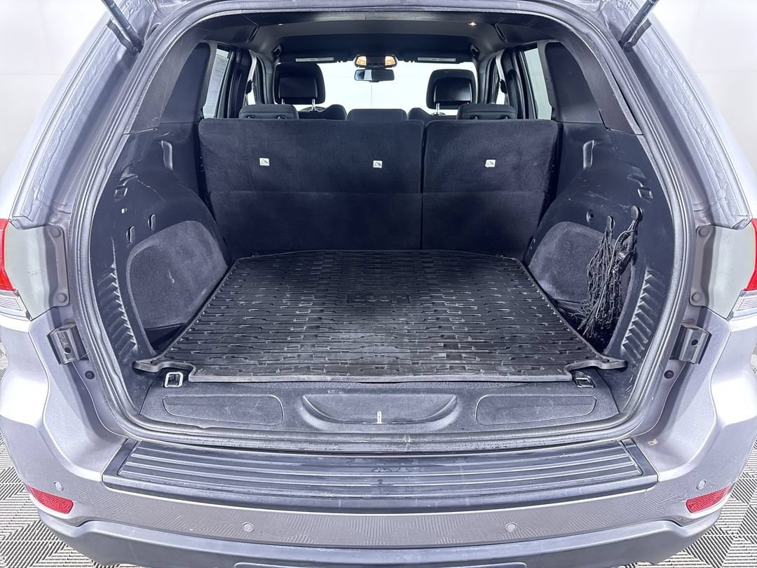 Used 2016 Billet Silver Clearcoat Metallic Jeep Laredo image 24