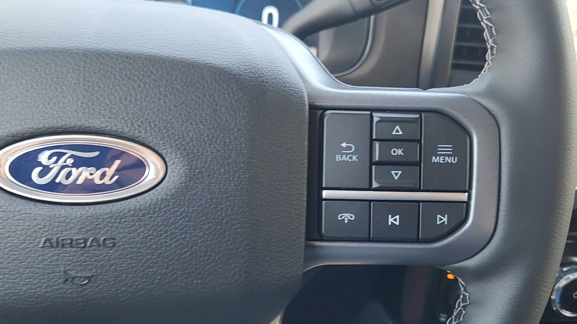 New 2026 Carbonized Gray Metallic Ford LARIAT image 25