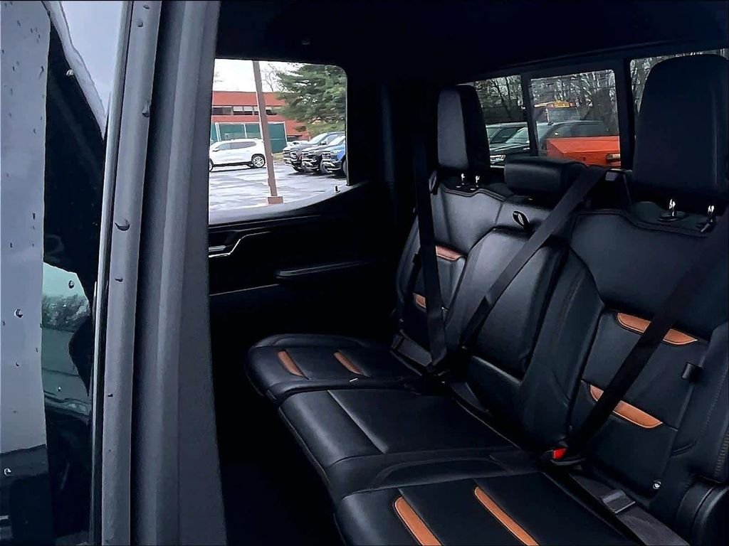 Used 2024 White GMC AT4 image 23