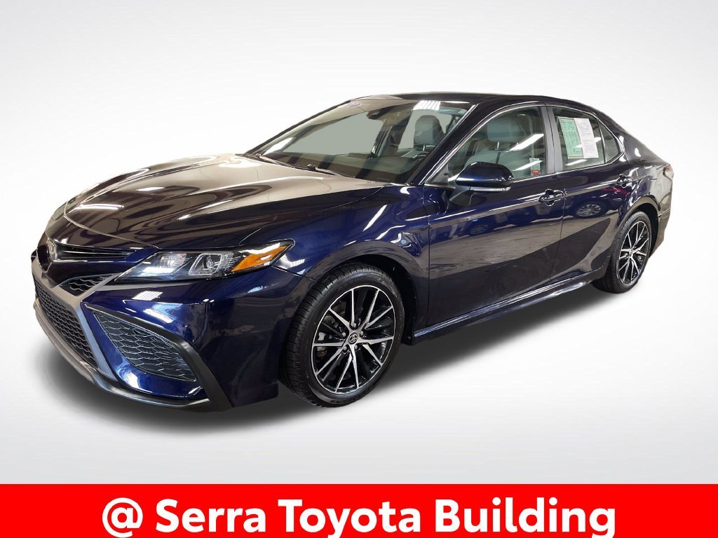 Used 2021  Toyota SE image 1