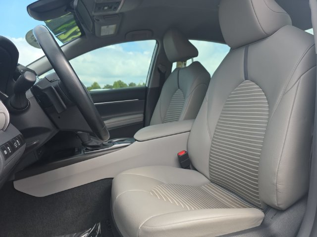 Used 2023 White Toyota SE image 15