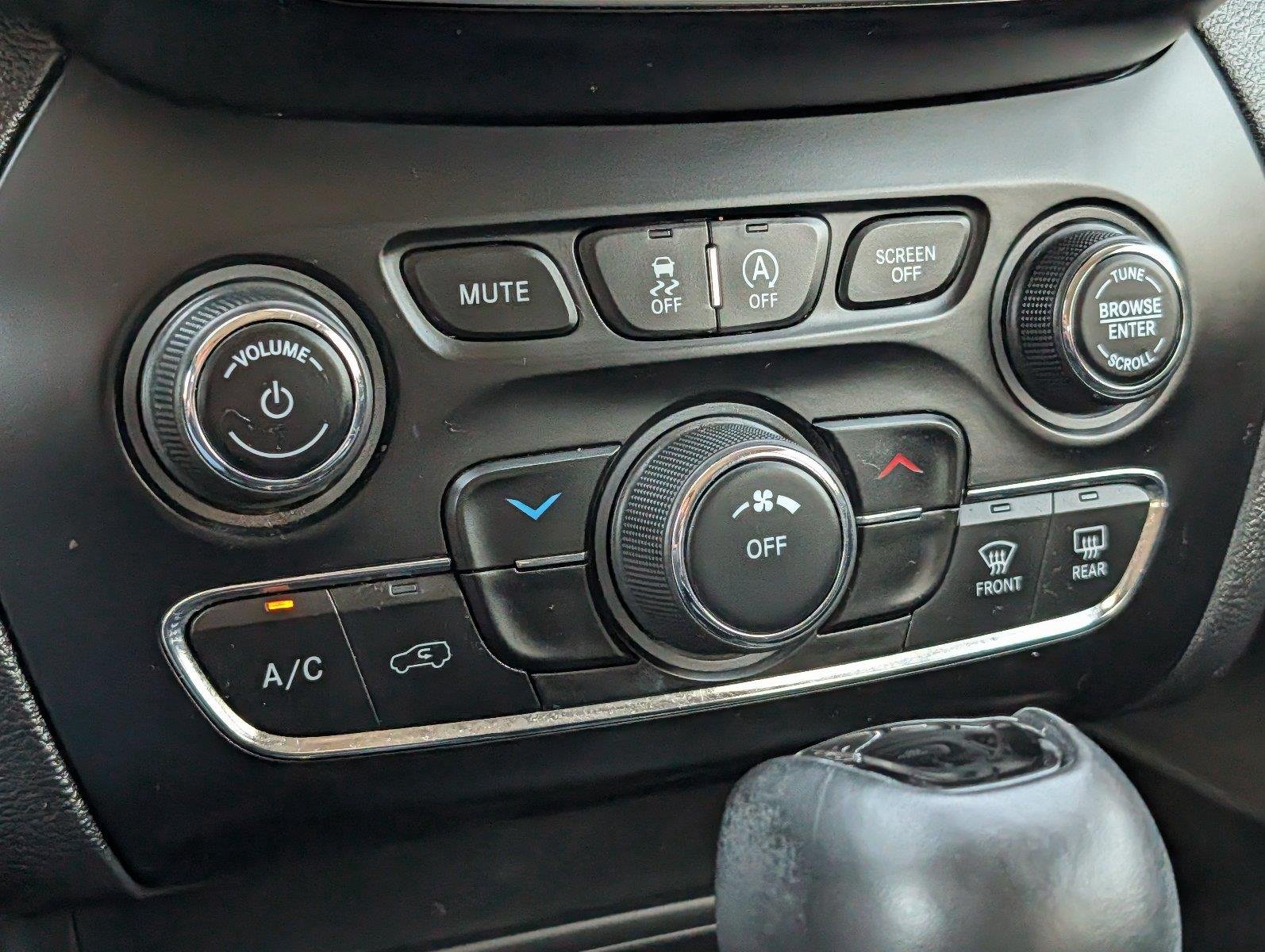 Used 2021 Bright White Clearcoat Jeep Altitude image 18