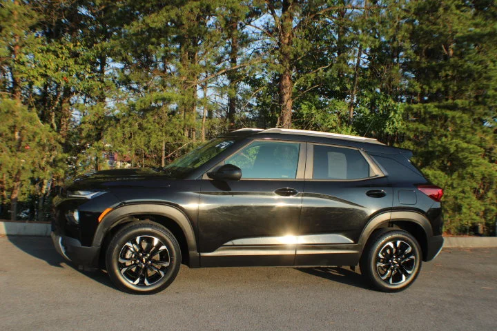 Used 2021 MOSAIC BLACK METALLIC Chevrolet LT image 4