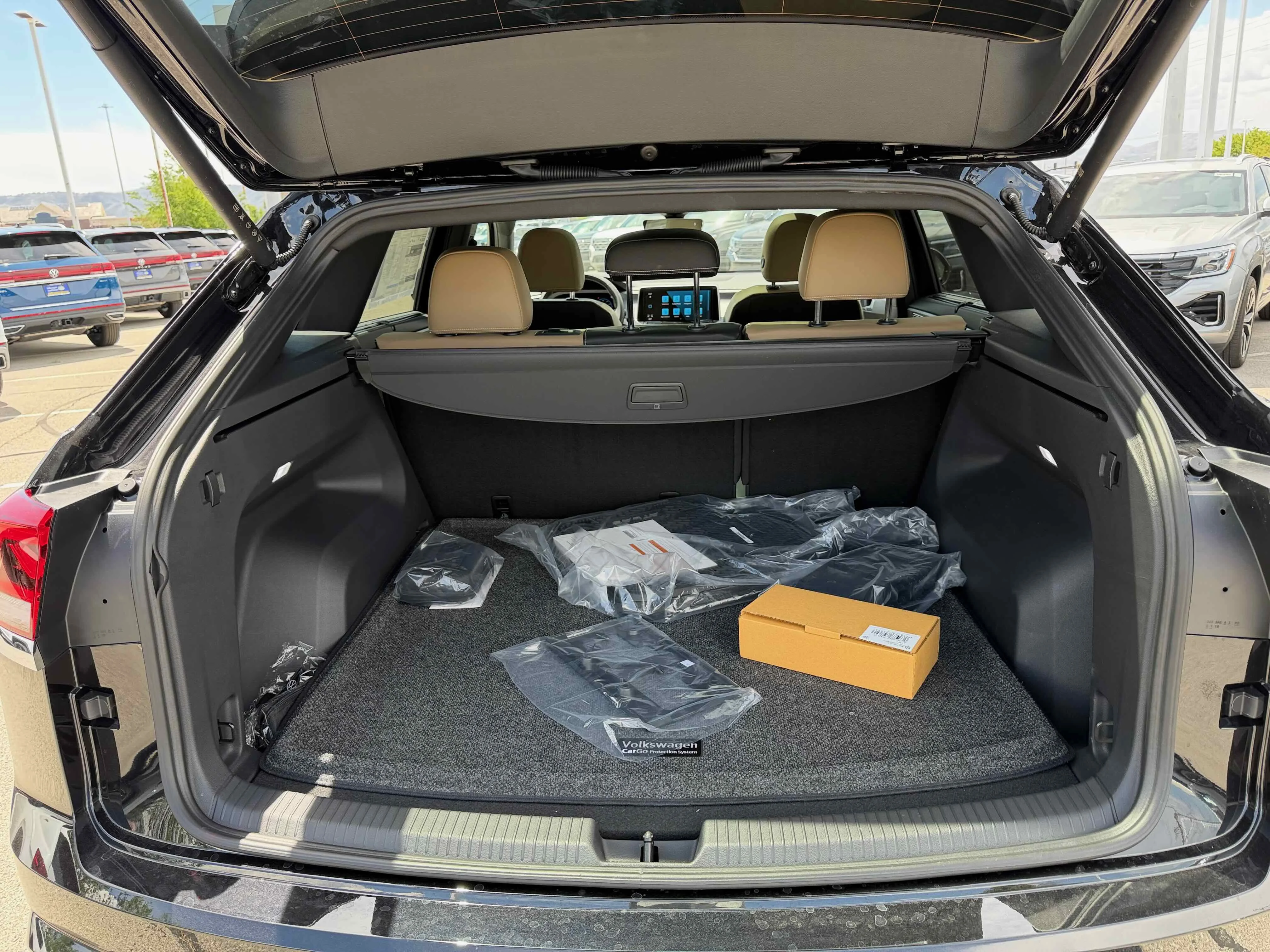 New 2026 Deep Black Volkswagen 2.0T SE w/Technology image 30