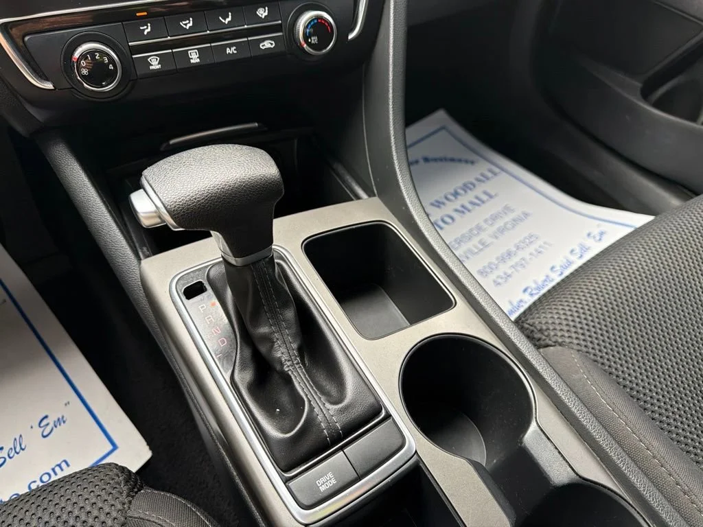 Used 2020 Sparkling Silver Kia LX image 21