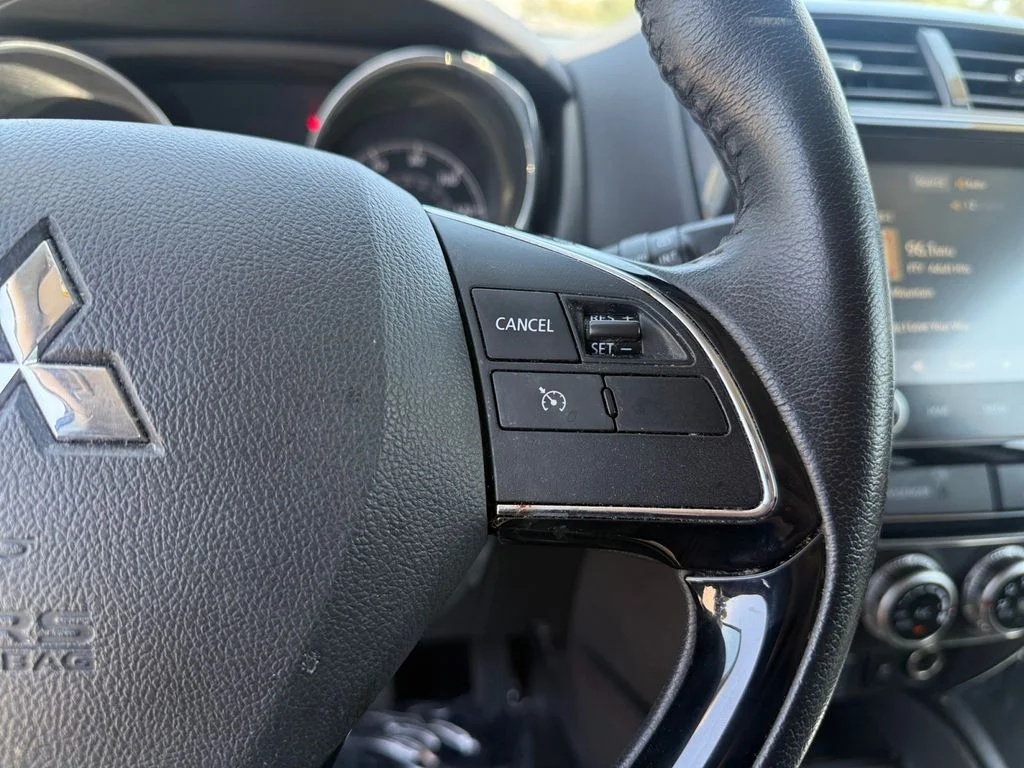 Used 2025  Mitsubishi 2.0 ES image 25