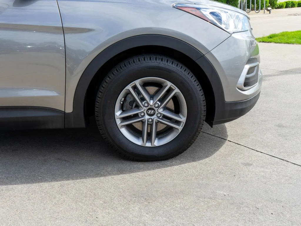Used 2018 Gray Hyundai 2.4 Base image 32