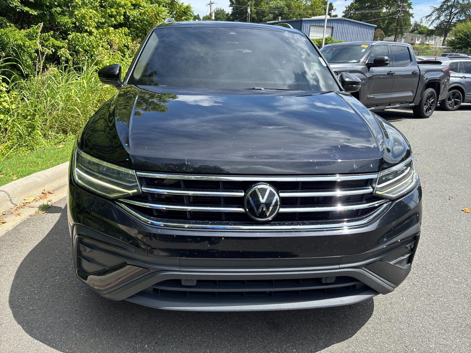 Used 2023 Deep Black Pearl Volkswagen SE image 8