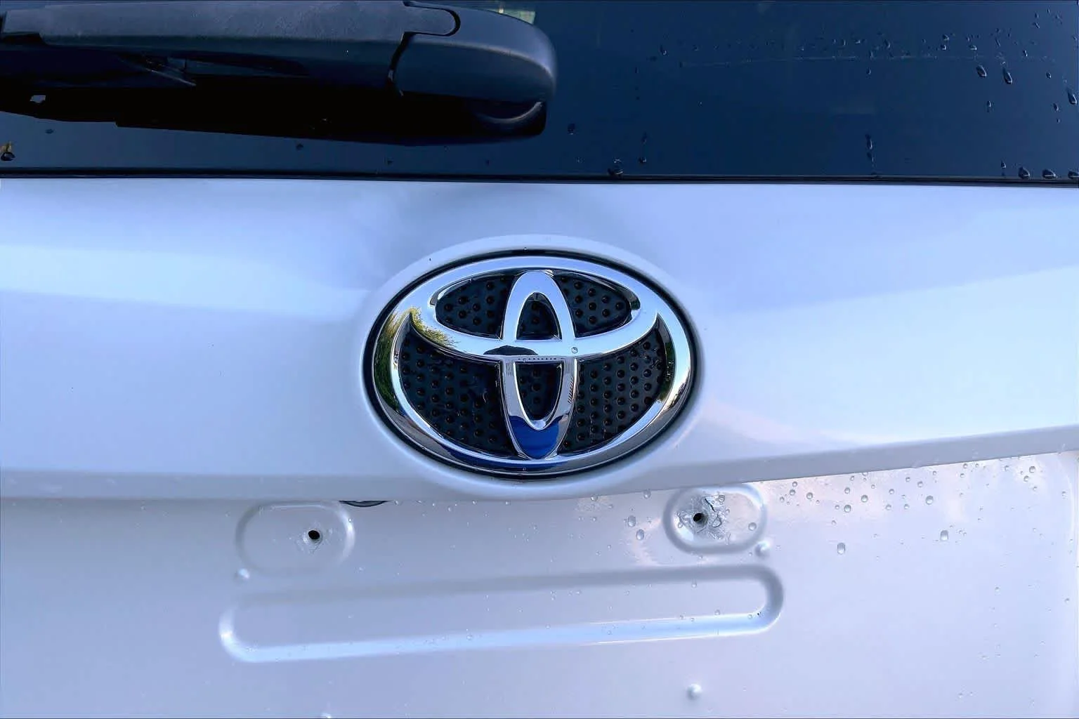 Used 2018 Blizzard Pearl Toyota Limited image 33