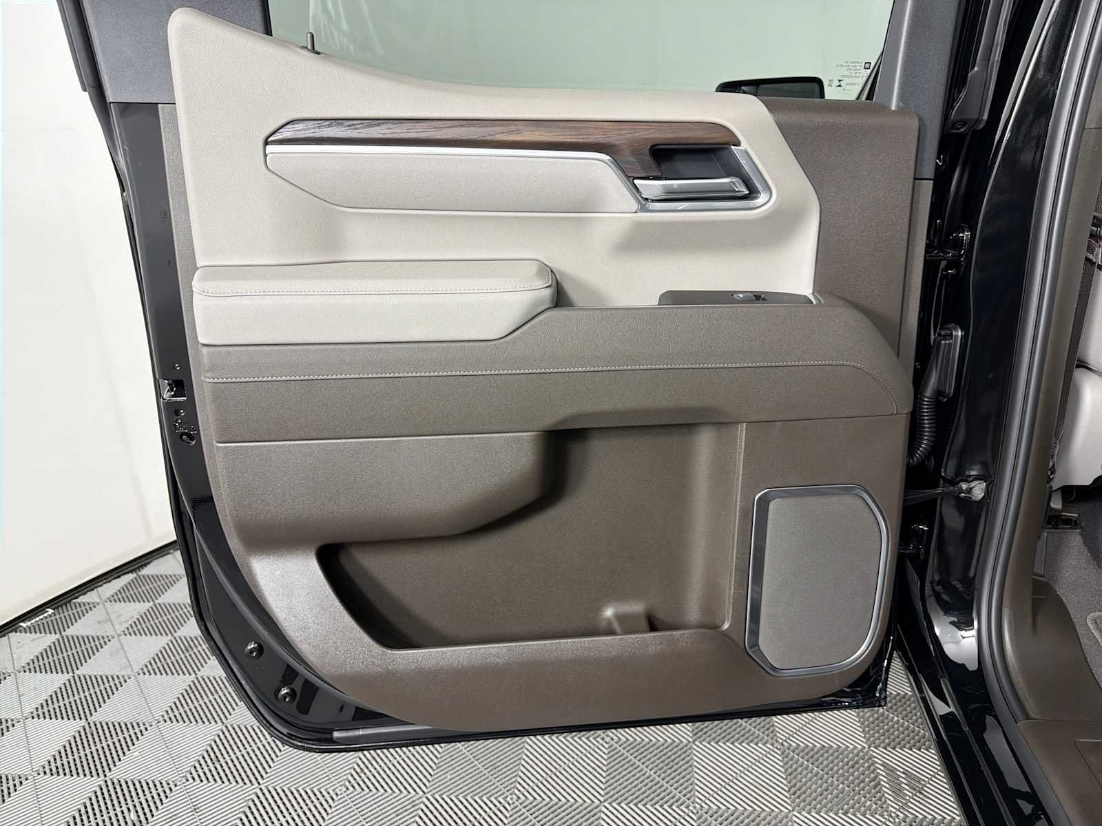 2026 GMC Sierra 1500 SLT - Photo 19