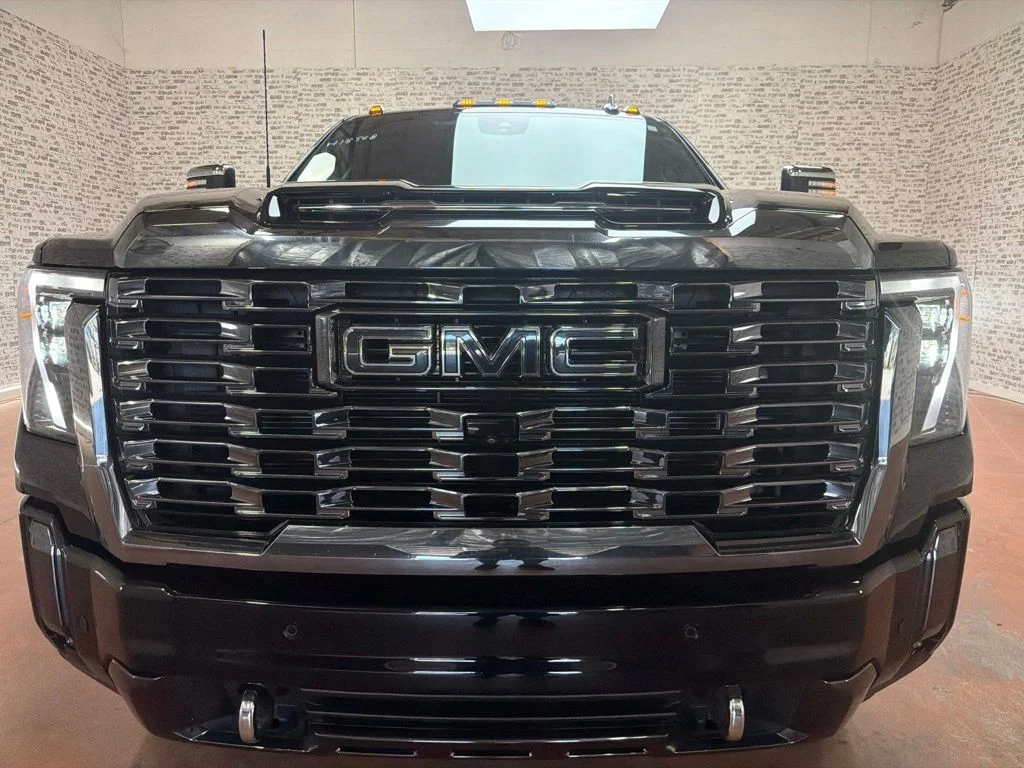 Used 2024 Onyx Black GMC Denali Ultimate image 2