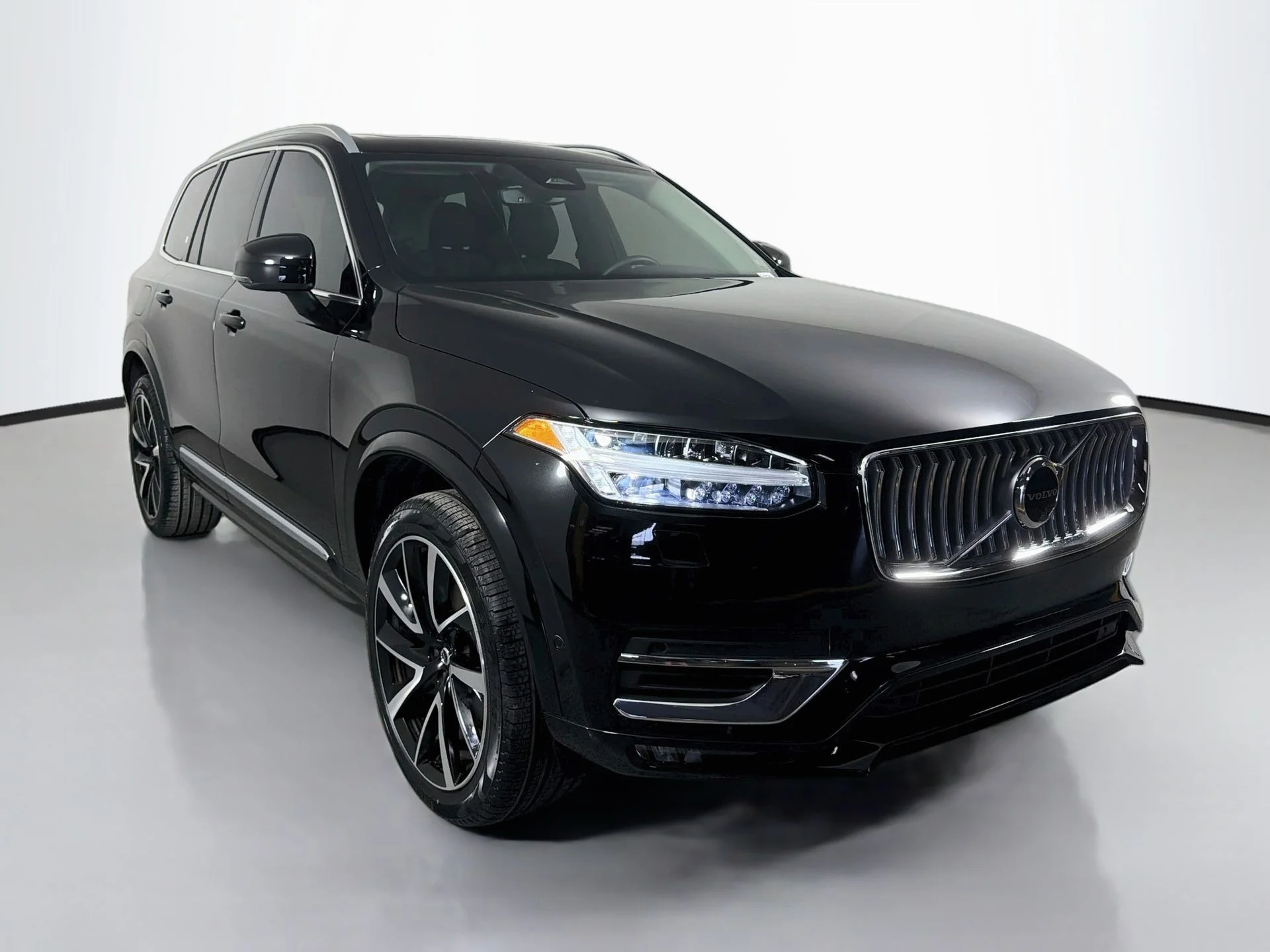 Certified Used 2024 Onyx Black Volvo Plus image 3