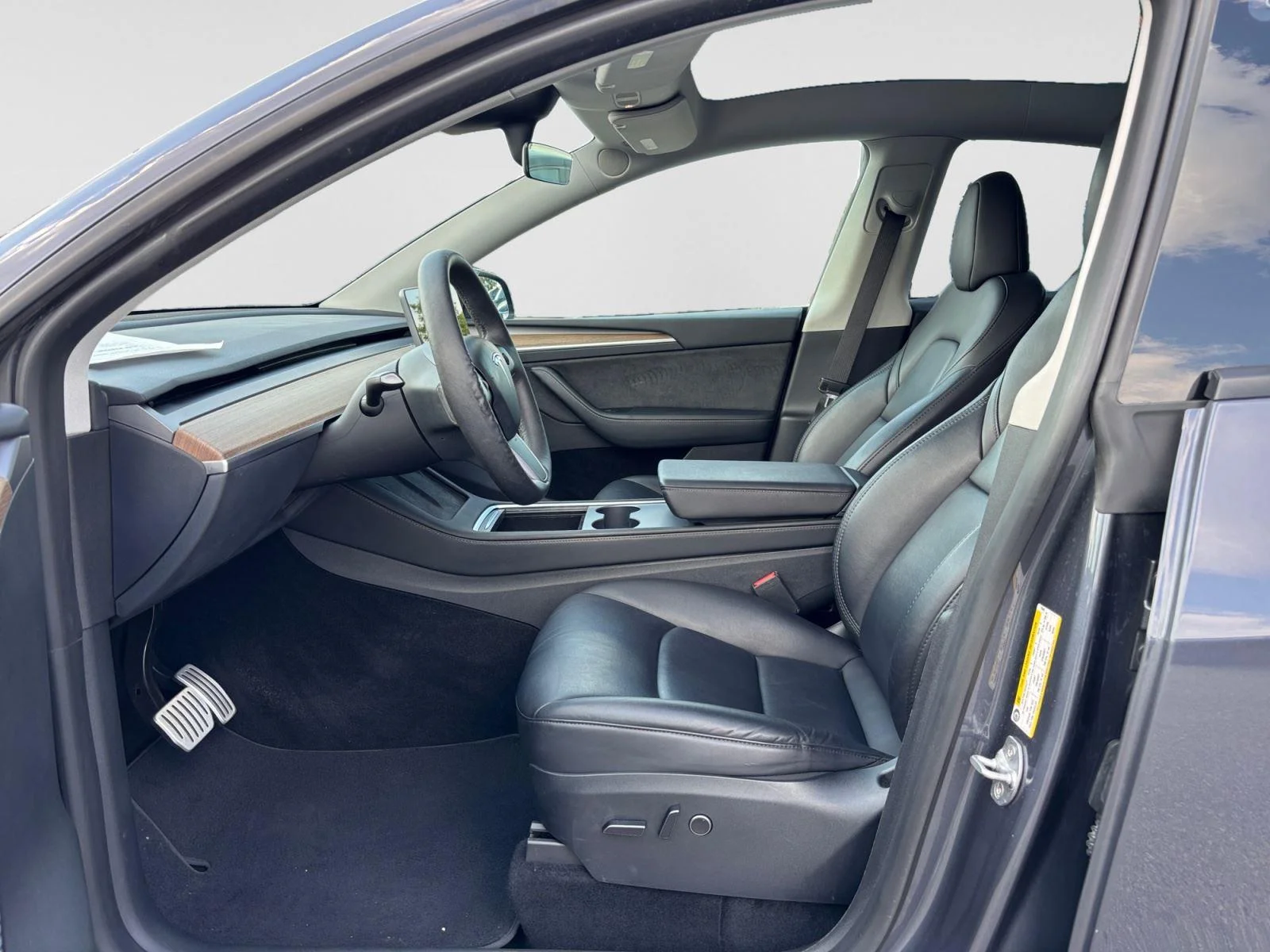 Used 2023  Tesla Performance image 10