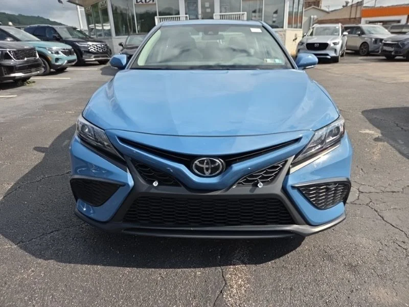 Used 2024  Toyota SE image 2