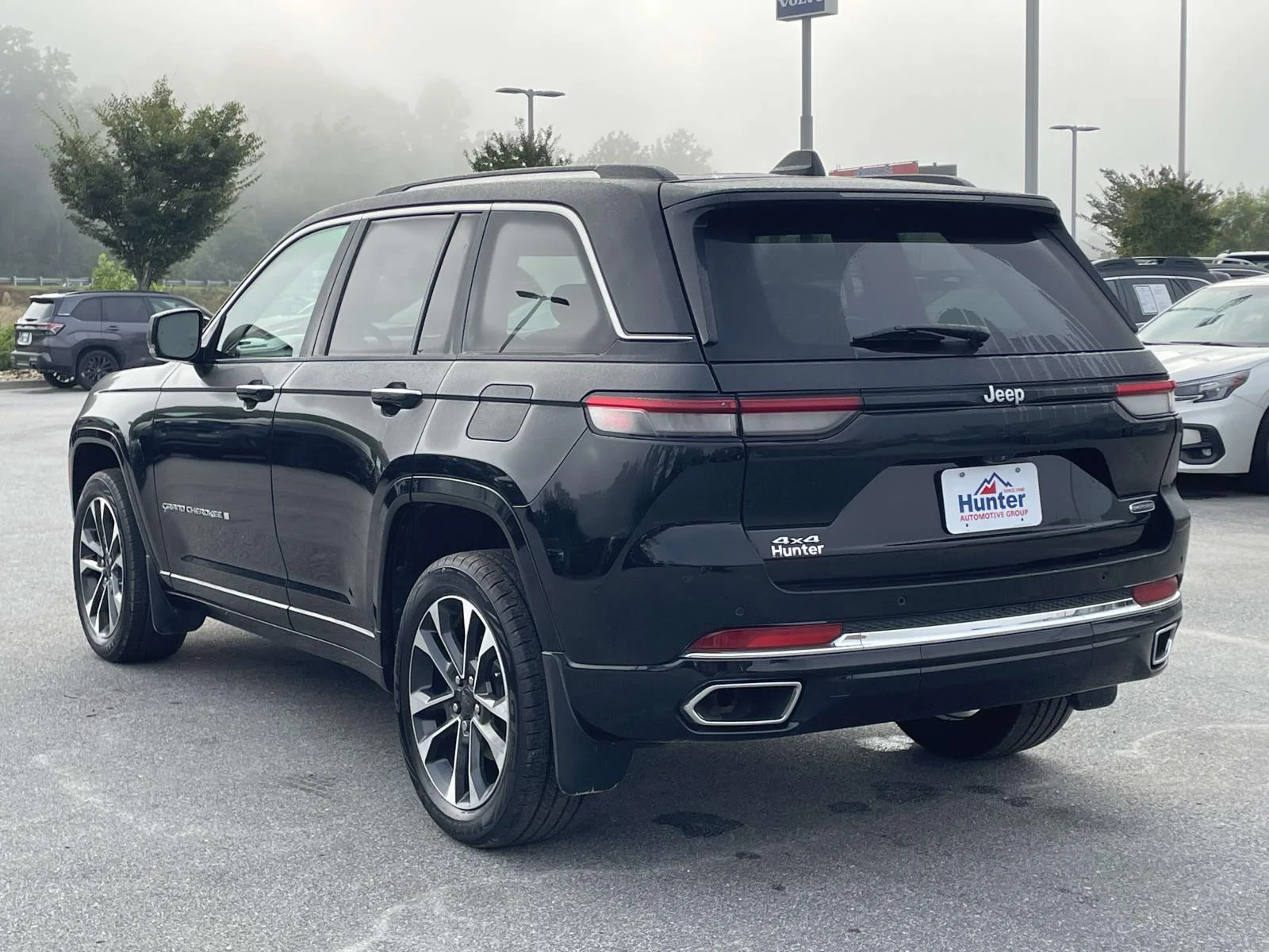 Used 2022 Diamond Black Crystal Pearlcoat Jeep Overland image 26
