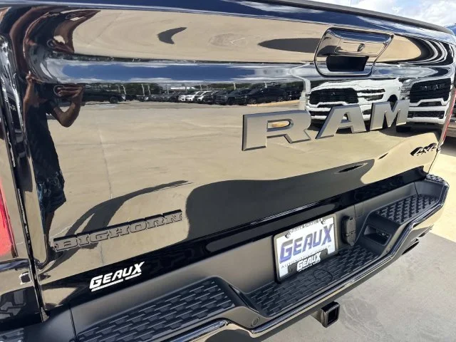 New 2027 Diamond Black Crystal Pearl-Coat Exterior Paint RAM Big Horn/Lone Star image 17