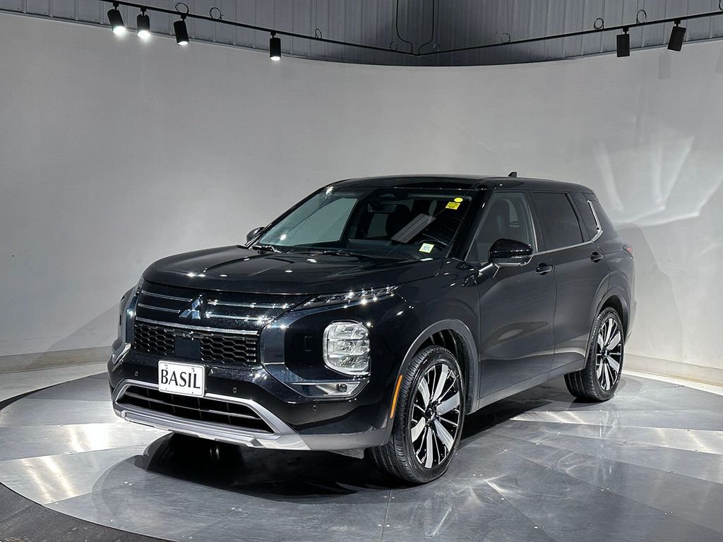 Used 2025 Silver Mitsubishi  image 8